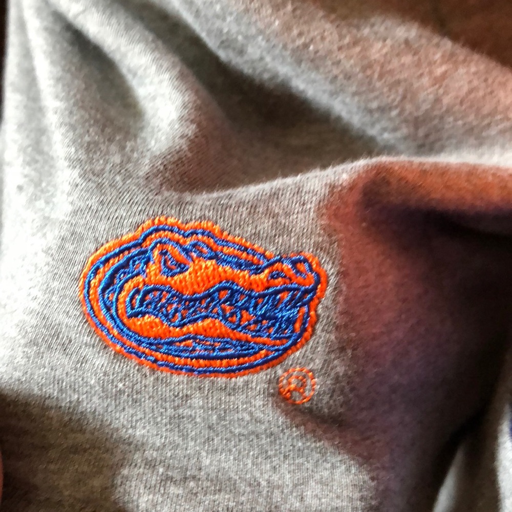 SOLD VS Pink Gators top - Picture 5 of 5